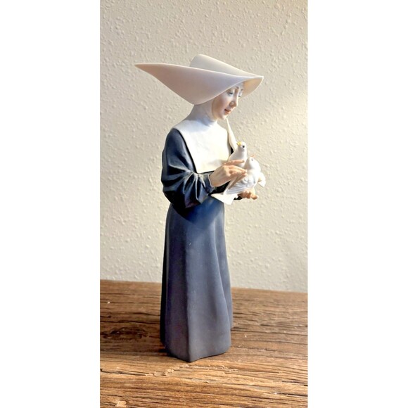 ALGORA Nun and Doves Made in Spain Figurine Used - Picture 3 of 14